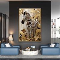 תמונת קנבס זברה מוזהבת בעיצוב יוקרתי לסלון