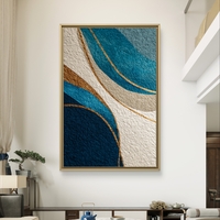תמונת קנבס מופשטת בגווני כחול וזהב עם קווים זורמים והדפסה חלקה