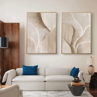 זוג תמונות קנבס בגווני בז ושמנת עם צורות פיסוליות עדינות