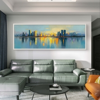 תמונת קנבס פנורמית של קו רקיע עירוני עם השתקפות זהובה במים.