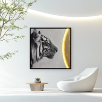 תמונת LED טיגריס מונוכרומטי עם אלמנט זהב – הדפס משודרג עם מריחות צבע, מופעלת על סוללות עם שלט רחוק מידה 83*83 ס