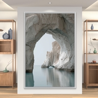 תמונת קנבס שער הסלעים – קשת סלעים מעל ים רגוע בגווני טורקיז, מתוך קולקציית NEXTGEN BY BAR של תכשיט לבית, בעיצוב טבעי ואלגנטי.