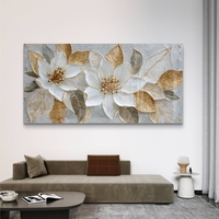 תמונת זכוכית לרוחב של שני פרחים בלבן וזהב בעיצוב אומנותי יוקרתי עם הדפסה חלקה ללא תבליט