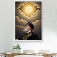 תמונת קנבס המציגה רב מביט מעלה לעבר מגן דוד זוהר בתוך שמיים מעוננים, בגוונים חמים של זהב ושחור.