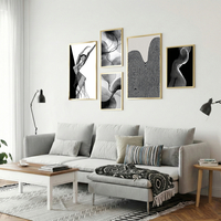 סט קנבס של חמש תמונות אבסטרקטיות בשחור ולבן בעיצוב מודרני ומינימליסטי