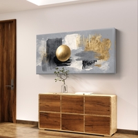 תמונת קנבס אבסטרקטית לרוחב בגווני אפור ושחור עם אלמנט עגול זהוב במרכז בעיצוב מודרני