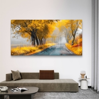 תמונת זכוכית של שביל בין עצים זהובים בערפל עדין – תכשיט לבית