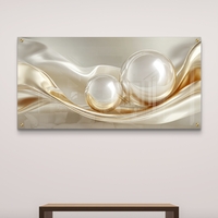 תמונת זכוכית לרוחב עם גלים מבריקים בגווני שמנת וזהב ושתי בועות זכוכית בעיצוב יוקרתי ומודרני