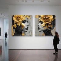 סט תמונות זכוכית מרובעות עם דמויות נשיות בשחור־לבן ואלמנטים מוזהבים – תכשיט לבית