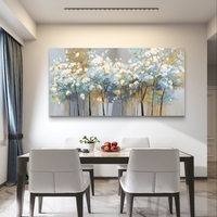 קנבס מודרני מעל ספה – ציור עצים אבסטרקטי בגווני תכלת עם זהב עדין