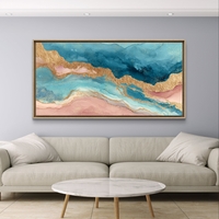 תמונת קנבס לרוחב בעיצוב אבסטרקטי עם זרימה בגווני תכלת, ורוד וקווים זהובים