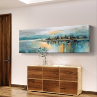 תמונת קנבס פנורמית אבסטרקטית עם קו אופק, השתקפות מים וגווני כחול, תכלת וזהב בעיצוב רגוע ויוקרתי