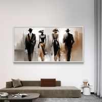 תמונת קנבס לרוחב עם דמויות אופנתיות בגווני שחור ובז׳ בסגנון עירוני אלגנטי, בהדפסה חלקה לעיצוב מודרני ויוקרתי.