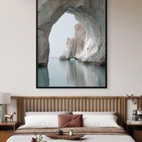 תמונת קנבס שער הסלעים – קשת סלעים מעל ים רגוע בגווני טורקיז, מתוך קולקציית NEXTGEN BY BAR של תכשיט לבית, בעיצוב טבעי ואלגנטי.