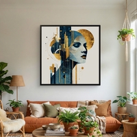 קנבס מודרני של דמות נשית אלגנטית עם אלמנטים גרפיים וזהב מטאלי על רקע שמנת