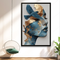 תמונת קנבס של דיוקן נשי בגווני כחול וזהב עם ציפור כחולה בהדפסה חלקה – תכשיט לבית