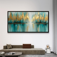 תמונת קנבס לרוחב עם עצים מופשטים בגווני טורקיז ונגיעות זהב המשתקפים במים, בהדפסה חלקה לעיצוב מודרני ויוקרתי.