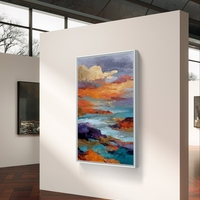 תמונת קנבס אבסטרקטית עם נגיעות זהב וגווני כחול וכתום, בהשראת ים ושקיעה בעיצוב מודרני