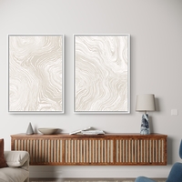 זוג תמונות קנבס עם קווים זורמים בגווני בז ושמנת