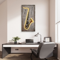 תמונת LED סקסופון וינטג׳ – הדפס משודרג עם מריחות צבע, מופעלת על סוללות עם שלט רחוק מידה 123*63 ס