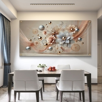 יצירת זכוכית יוקרתית בגווני רוז גולד, שמנת וכסף עם קומפוזיציה אוורירית