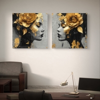 זוג תמונות זכוכית מרובעות עם דמויות נשיות בפרופיל ונגיעות זהב, בעיצוב אמנותי יוקרתי לקיר.