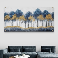 תמונת זכוכית לרוחב עם עצים בגווני כחול וזהב על רקע ערפילי – תכשיט לבית