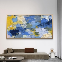 תמונת קנבס אבסטרקטית לרוחב בגווני כחול וצהוב עם שכבות צבע ותנועת מכחול מודרנית