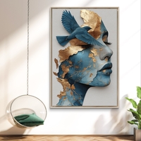 תמונת קנבס של דיוקן נשי בגווני כחול וזהב עם ציפור כחולה בהדפסה חלקה – תכשיט לבית