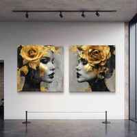 סט תמונות זכוכית מרובעות עם דמויות נשיות בשחור־לבן ואלמנטים מוזהבים – תכשיט לבית