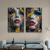 זוג תמונות זכוכית עם דיוקן נשי אבסטרקטי בצבעים דרמטיים ועיצוב מודרני יוקרתי