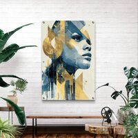 תמונת זכוכית עם דמות נשית בפרופיל, אלמנטים גאומטריים בגווני כחול וזהב ועיצוב מודרני ואלגנטי לקיר