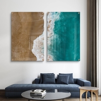 זוג תמונות זכוכית במבט על של חוף וים, מפגש בין חול חמים למים טורקיזיים בעיצוב מודרני ורגוע לקיר הבית