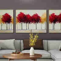 תמונת קנבס מחולקת בהדפסה חלקה של שדרת עצים בגווני אדום וזהב, בעיצוב חמים והרמוני לסלון.
