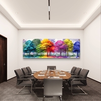 תמונת זכוכית פנורמית עם עצים צבעוניים בגוונים מרהיבים בעיצוב אמנותי ומודרני