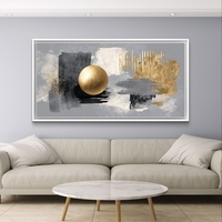 תמונת קנבס אבסטרקטית לרוחב בגווני אפור ושחור עם אלמנט עגול זהוב במרכז בעיצוב מודרני