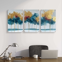 שלישיית תמונות זכוכית עם עצים אבסטרקטיים בגווני טורקיז וזהב בעיצוב יוקרתי ומודרני