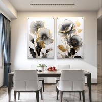 תמונת זכוכית זוגית של פרחים בגווני שחור, אפור וזהב בעיצוב אלגנטי ויוקרתי