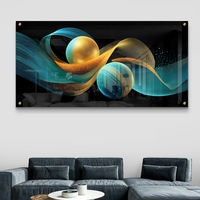 תמונת זכוכית לרוחב עם כדורים מוזהבים ותנועת גלים בגווני תכלת וזהב – תכשיט לבית