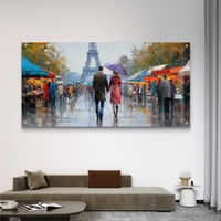 תמונת זכוכית לרוחב עם זוג מטייל בפריז בגשם, מגדל אייפל ברקע ועיצוב רומנטי ויוקרתי