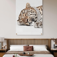 תמונת זכוכית של נמר ישן עם שרשרת יהלומים נוצצת בעיצוב יוקרתי מבית תכשיט לבית – NEXTGEN BY BAR