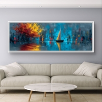 קנבס רחב עם נוף אורבני וסירה אלגנטית על רקע עיר מוארת.