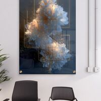 תמונת זכוכית של פרחים לבנים בתאורה זהובה עם מסגרות זהב מרחפות – NEXTGEN BY BAR