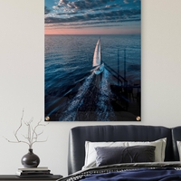 תמונת זכוכית של יאכטה השטה בים לקראת שקיעה – NEXTGEN BY BAR