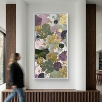 קנבס אנכי יוקרתי בעיצוב אבסטרקטי עם כתמי צבע אורגניים.