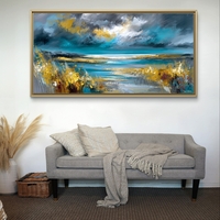 תמונת קיר נוף ים ציורי עם נגיעות זהב וטקסטורה עוצמתית לסלון מודרני