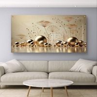 תמונת קיר זכוכית פנורמית בגווני זהב, בז׳ ולבן עם אלמנטים בוטניים עדינים