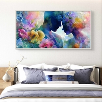 קנבס רומנטי גדול עם פרחים עשירים ורקע אמנותי עדין.