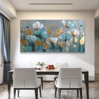 תמונת זכוכית לרוחב עם פרחים בגווני טורקיז ולבן ונגיעות זהב בעיצוב אלגנטי