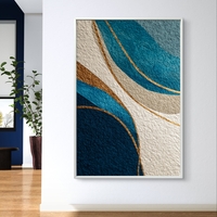 תמונת קנבס מופשטת בגווני כחול וזהב עם קווים זורמים והדפסה חלקה